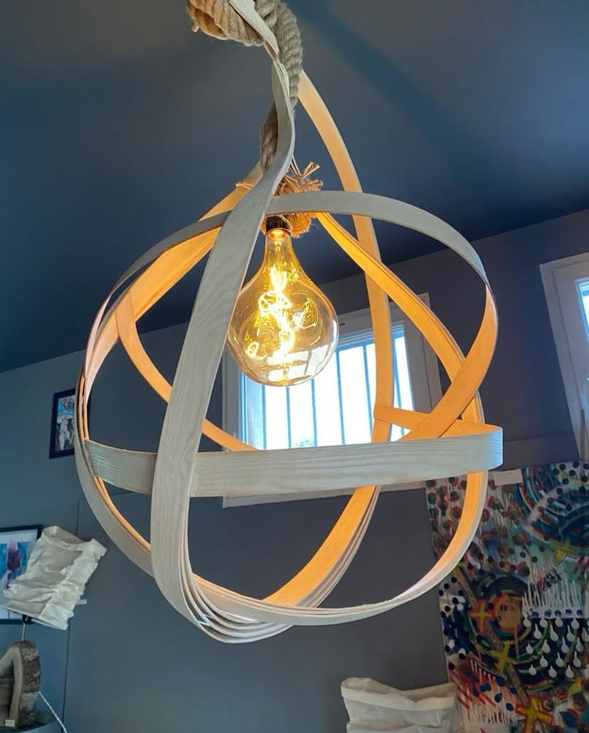 Lampe en hêtre massif – Design naturel et contemporain