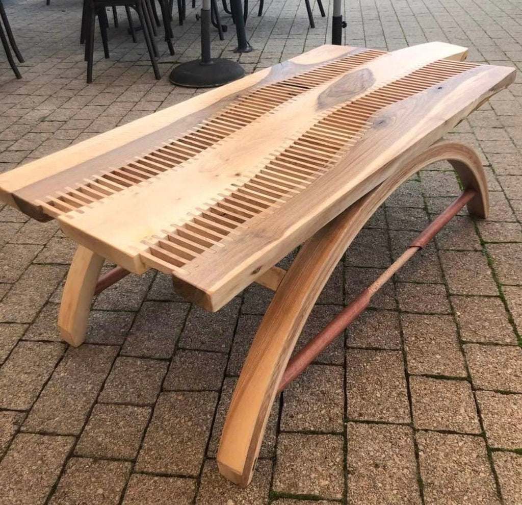 Table basse rayée – Pieds arrondis, design contemporain