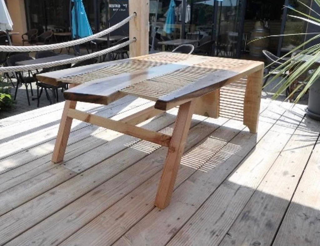 Table artisanale – Motif rayé en incrustations de bois